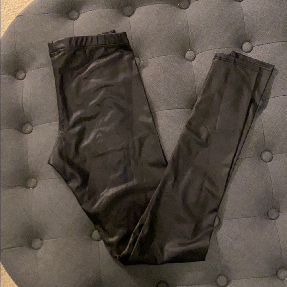 “Leather look” black leggings